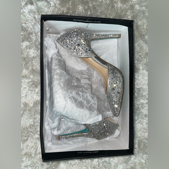 Betsey Johnson Shary Pump - Picture 4 of 6